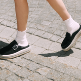 (black)